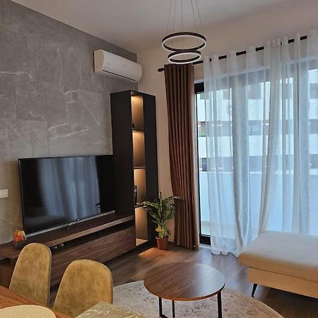 Apartamento Deluxe Flat With Garden_Tirana Exterior foto