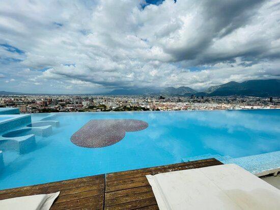 Apartamento Deluxe Flat With Garden_Tirana Exterior foto