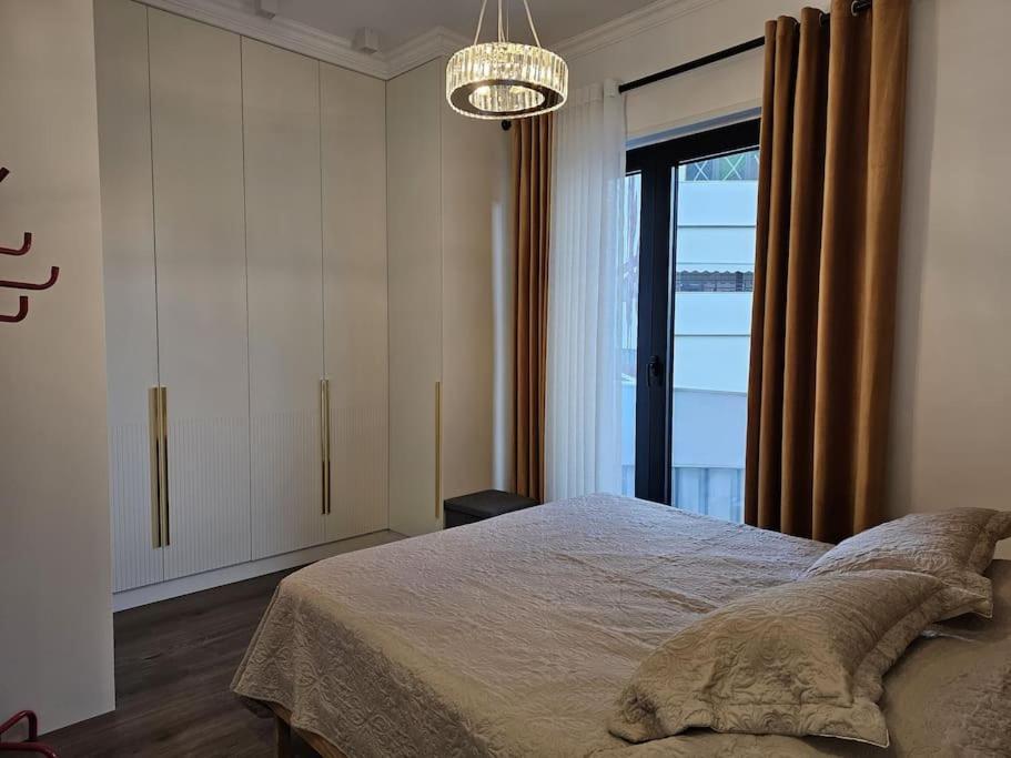 Apartamento Deluxe Flat With Garden_Tirana Exterior foto
