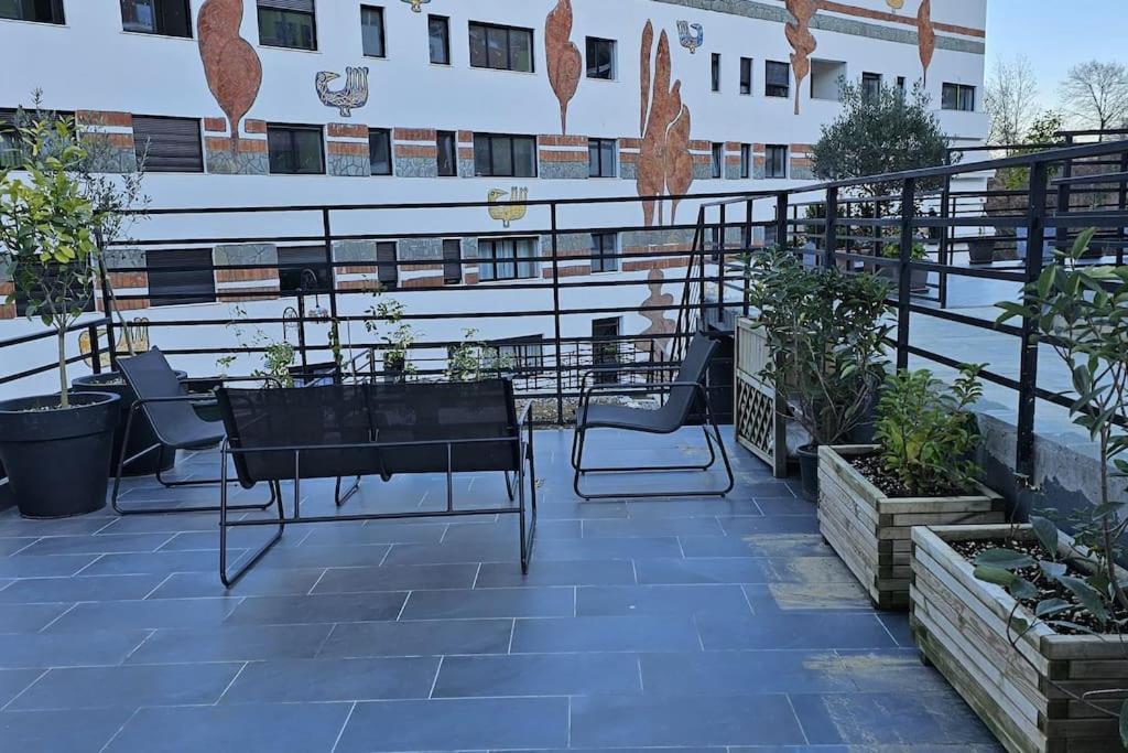Apartamento Deluxe Flat With Garden_Tirana Exterior foto