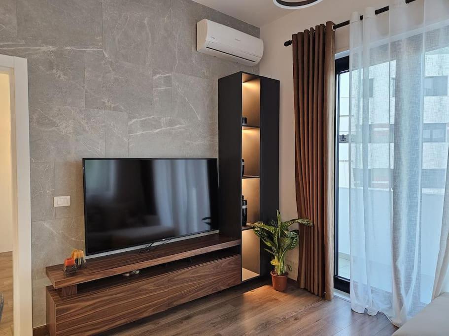 Apartamento Deluxe Flat With Garden_Tirana Exterior foto